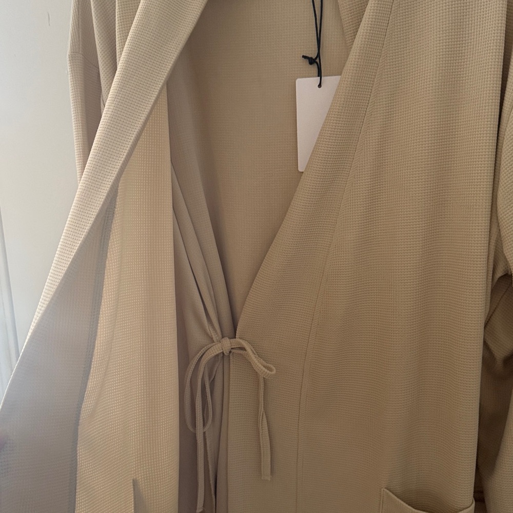 Line & Dot Waffle Knit Robe - Picture 7 of 8